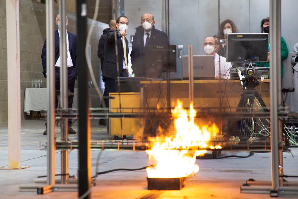 Fire laboratory in Cantabria conducts a test in the presence of authorities, promoting innovation in fire safety.